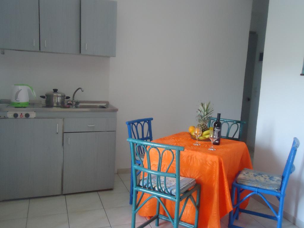 Saloustros Apartments Amoudara  Room photo